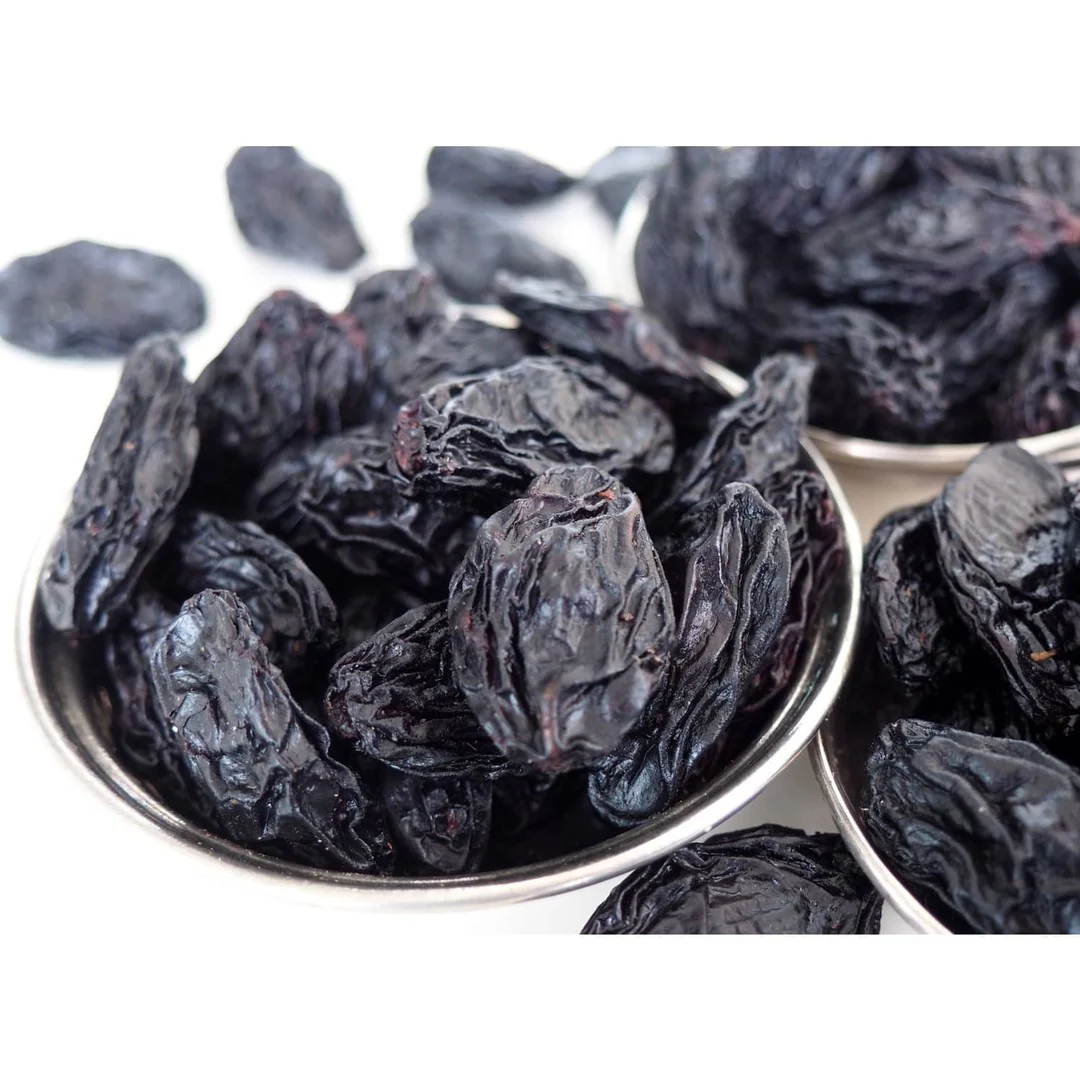Schwarze Rosinen mit Kern