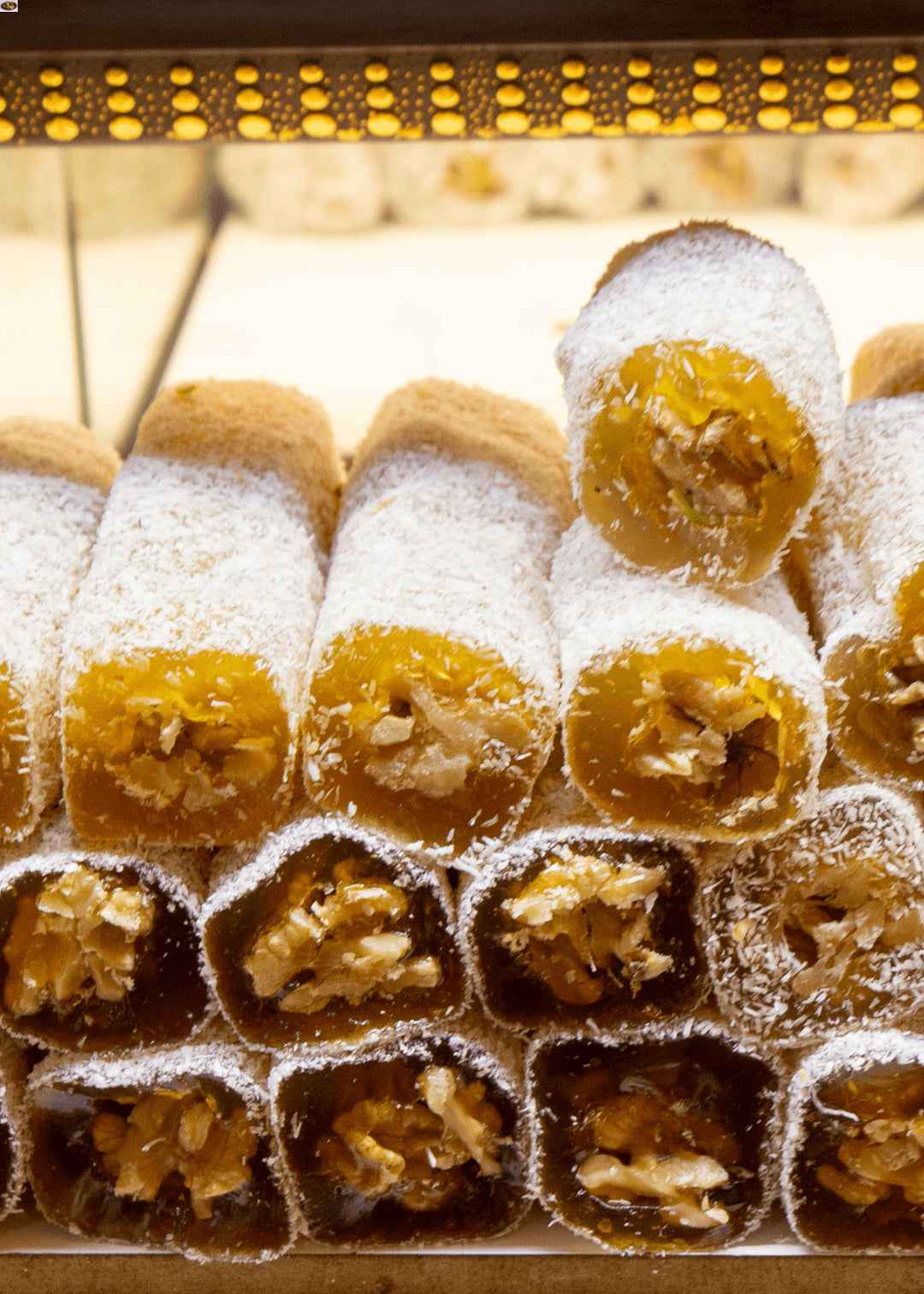 Turkish Delight Rolle Lokum mit Kokosnuss, Feigen und Walnüssen
